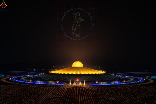 ภาพ No.308105:วันที่ 31 มกราคม พ.ศ. 2569 พิธีจุดประทีปธรรมถวายเป็นพุทธบูชา  และบูชาธรรมมหาปูชนียาจารย์ (ภาพชุดที่ 3) ณ วัดพระธรรมกาย ปทุมธานี ในโครงการธรรมยาตรา กตัญญูบูชา มหาปูชนียาจารย์ พระมงคลเทพมุนี(สด จนฺทสโร) พระผู้ปราบมาร อนุสรณ์สถาน 7 แห่ง ปีที่ 14