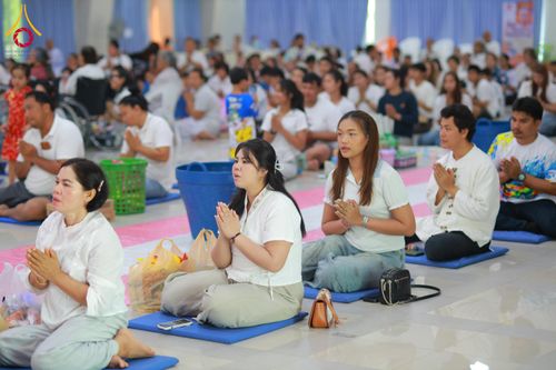 ภาพ No.321813:วันที่ 12 เมษายน พ.ศ.2569 ตักบาตรสงกรานต์ฉลองสามเณรใหม่  ณ ศูนย์ปฏิบัติธรรมระยอง(บ้านช่องลม)