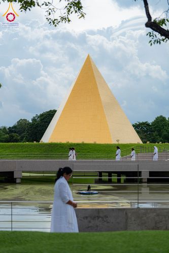 ภาพ No.342456:วันที่ 31 กรกฎาคม พ.ศ. 2569  ต้อนรับคณะแสวงบุญชาวศรีลังกา 31 ท่าน เยี่ยมชมวัดพระธรรมกาย