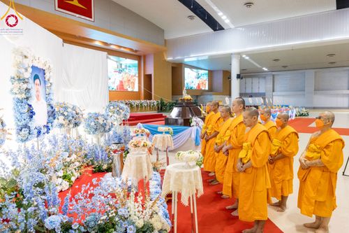 ภาพ No.91101:พิธีบำเพ็ญกุศลสวดพระอภิธรรม  อุบาสกถาวร พรหมถาวร (อุบาสกผู้ปั้นพระ) คืนสุดท้าย วันศุกร์ที่ 20 ตุลาคม พ.ศ. 2566 ณ ห้องแก้วสารพัดนึก 1 สภาธรรมกายสากล วัดพระธรรมกาย จ.ปทุมธานี