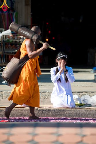 ภาพ No.106158:พิธีต้อนรับพระธรรมยาตรา ชุด 2 ในโครงการธรรมยาตรากตัญญูบูชา มหาปูชนียาจารย์  พระมงคลเทพมุนี(สด จนฺทสโร) พระผู้ปราบมาร  อนุสรณ์สถาน 7 แห่ง ปีที่ 12  วันที่ 3 มกราคม พ.ศ. 2567  ณ อนุสรณ์สถานโลตัสแลนด์ จ.สุพรรณบุรี