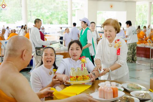 ภาพ No.337506:วันจันทร์ที่ 29 มิถุนายน พ.ศ.2569 (วันพระขึ้น 15 ค่ำ เดือน 8) พิธีบุพเปตพลี ครั้งที่ 184 ณ หอฉันคุณยายอาจารย์ฯ  พิธีสวดธัมมจักกัปปวัตนสูตร ครบ 8,495,000,000 จบ ณ มหาวิหารคด วัดพระธรรมกาย