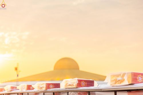 ภาพ No.322740:วันที่ 15-18 เมษายน พ.ศ.2569 การเเตรียมโต๊ะฉัน , เตรียมจุดพักค้าง , เรียงเก้าอี้ , เรียงกล่องไทยธรรม  เพื่องานถวายมหาสังฆทาน 40,000 กว่าวัดทั่วประเทศ วันคุ้มครองโลก 22 เมษายน พ.ศ.2569 วัดพระธรรมกาย