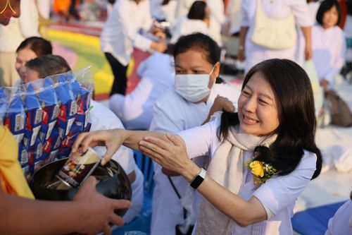 ภาพ No.294500:วันที่ 14 มกราคม พ.ศ. 2569 พิธีตักบาตรพระธรรมยาตรา ณ วัดสองพี่น้อง ต.ต้นตาล อ.สองพี่น้อง จ.สุพรรณบุรี ในโครงการธรรมยาตรา กตัญญูบูชา มหาปูชนียาจารย์ พระมงคลเทพมุนี(สด จนฺทสโร) พระผู้ปราบมาร อนุสรณ์สถาน 7 แห่ง ปีที่ 14