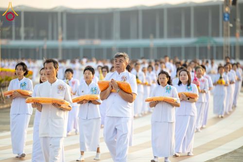 ภาพ No.320828:วันเสาร์ที่ 11 เมษายน พ.ศ.2569 พิธีเวียนประทักษิณ พิธีวันทาเจดีย์ โครงการอุปสมบทหมู่ บูชาธรรมหลวงพ่อธัมมชโย พ.ศ.2569 โครงการอุปสมบทหมู่ธรรมทายาท ระดับอุดมศึกษา รุ่น 53 (ภาคฤดูร้อน) ณ วัดพระธรรมกาย ปทุมธานี