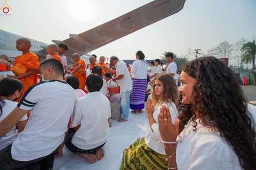 ภาพ No.321062:วันอาทิตย์ที่ ๑๒ เมษายน พ.ศ ๒๕๖๙ พิธีตักบาตรปี๋ใหม่เมืองพระภิกษุสงฆ์ ๓๓๙ รูป  อุทิศถวายพระราชกุศลสมเด็จพระนางสิริกิติ์  พระบรมราชินีนาถ พระบรมราชชนนีพันปีหลวง และฉลองเมืองแม่แตงครบรอบ ๑๑๙ ปี ณ ลานโรงแรมแอร์ไดมอนด์ อำเภอแม่แตง จังหวัดเชียงใหม่