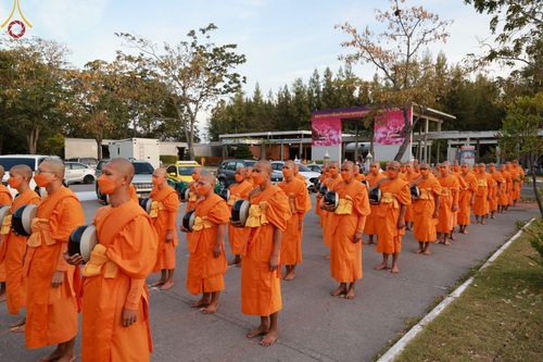ภาพ No.69854:พิธีถวายภัตตาหารเป็นสังฆทาน แด่คณะพระธรรมยาตราฯ ในโครงการธรรมยาตราฯ ปีที่ 11 ณ อนุสรณ์สถานมหาวิหารพระมงคลเทพมุนี อ.สองพี่น้อง จ.สุพรรณบุรี วันที่ 7 มกราคม พ.ศ. 2566