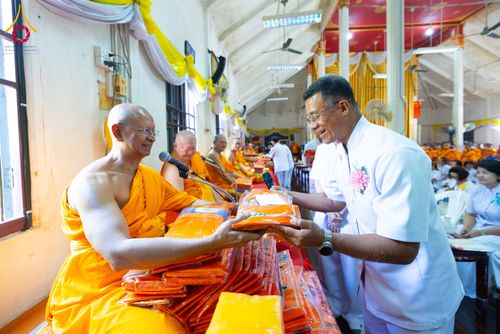 ภาพ No.298904:วันที่ 16 มกราคม พ.ศ. 2569 พิธีทอดผ้าป่าทำนุบำรุงศาสนสถาน ณ วัดอัมพวัน ต.บางม่วง อ.บางใหญ่ จ.นนทบุรี ในโครงการธรรมยาตรา กตัญญูบูชา มหาปูชนียาจารย์ พระมงคลเทพมุนี(สด จนฺทสโร) พระผู้ปราบมาร อนุสรณ์สถาน 7 แห่ง ปีที่ 14