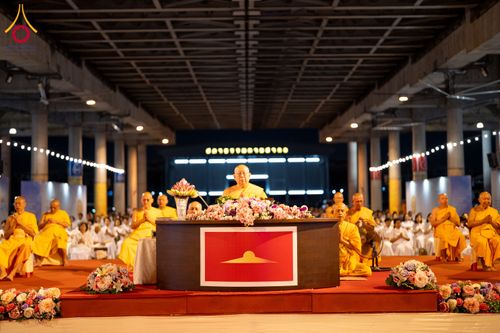 ภาพ No.286763:วันอาสาฬหบูชา วันพฤหัสบดีที่ 10 กรกฏาคม พ.ศ.2568  พิธีเวียนประทักษิณรอบพระมหาธรรมกายเจดีย์ , พิธีฉลองชัยสวดมนต์บทธัมมจักกัปปวัตตนสูตร ครบ 7,520,000,000 จบ ณ มหารัตนวิหารคด วัดพระธรรมกาย