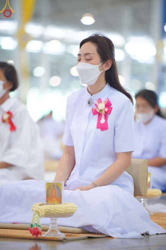 ภาพ No.83653:พิธีวางแผ่นจารึกชื่อและพิธีวางพวงมาลัยสักการะพระประธาน วันอาทิตย์ที่ 16 กรกฎาคม พ.ศ. 2566 ณ รัตนบัลลังก์ สภาธรรมกายสากล วัดพระธรรมกาย