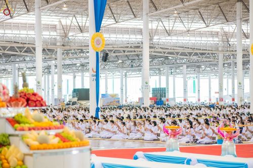 ภาพ No.65181:พิธีบูชาข้าวพระ และสาธุชนปฏิบัติธรรมร่วมกัน ในวันอาทิตย์ต้นเดือนที่ 4 ธันวาคม พ.ศ. 2565 ณ วัดพระธรรมกาย จ.ปทุมธานี