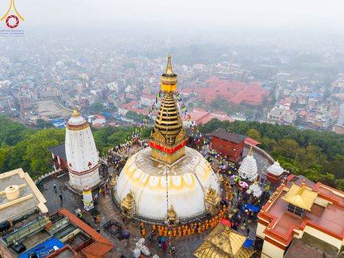 ภาพ No.317126:วันจันทร์ที่ 30 มีนาคม พ.ศ.2569 จาริกบิณฑบาตสยมภูนาทสู่พระราชวังหนุมานโดกา ประเทศเนปาล