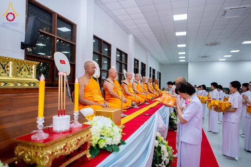 ภาพ No.314557:วันศุกร์ที่ 20 มีนาคม พ.ศ. 2569 พิธีบำเพ็ญกุศล คุณพ่อณรงค์ จินตมากุล โยมบิดา พระครูปลัดรัตนวีรวัฒน์ (รังสฤษดิ์ อิทฺธิจินตโก) ที่ปรึกษาเจ้าคณะจังหวัดปทุมธานี เจ้าอาวาสวัดพระธรรมกาย  ณ ห้องปลูกศรัทธา 2 วัดพระธรรมกาย ปทุมธานี