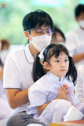 ภาพ No.80298:พิธีตักบาตรฉลองพระใหม่ ในโครงการบรรพชาอุปสมบทหมู่วันคุ้มครองโลก ณ สภาธรรมกายสากล วัดพระธรรมกาย วันอาทิตย์ที่ 16 เมษายน พ.ศ.2566