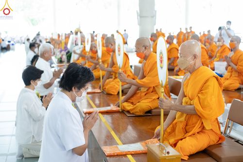 ภาพ No.84023:พิธีบุพเปตพลี ครั้งที่ 137 ร่วมอุทิศบุญกุศลแด่หมู่ญาติที่ล่วงลับไปแล้ว และสืบทอดอายุพระพุทธศาสนา ในวันจันทร์ที่ 17 กรกฎาคม พ.ศ. 2566 ณ หอฉันคุณยายอาจารย์ฯ วัดพระธรรมกาย