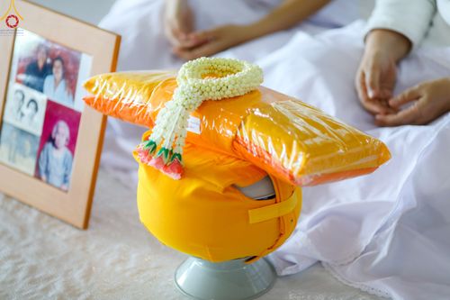 ภาพ No.79341:พิธีขอขมา มอบบาตรและผ้าไตร ในโครงการบรรพชาสามเณรฟื้นฟูพระพุทธศาสนาทั่วไทย โครงการอบรมยุวธรรมทายาท มัชฌิมธรรมทายาท และธรรมทายาทรุ่นอุดมศึกษา ณ สภาธรรมกายสากล วัดพระธรรมกาย วันเสาร์ที่ 1 เมษายน พ.ศ. 2566