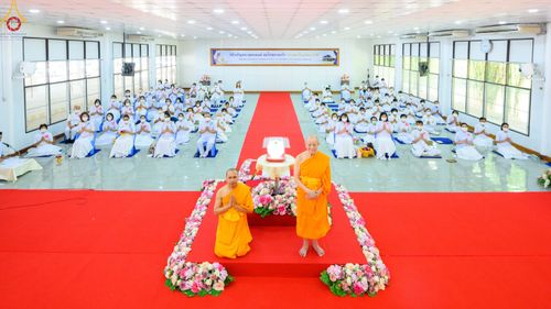 ภาพ No.78150:พิธีเจริญพระพุทธมนต์ สมโภชดวงแก้ว  " ดวงตะวันแห่งเกาหลี "  ดวงแก้ว "บริกรรมนิมิต" เพื่อการเข้าถึงธรรม  วันเสาร์ที่ 18 มีนาคม พ.ศ.2566  ณ อาคารปลูกศรัทธา วัดพระธรรมกาย