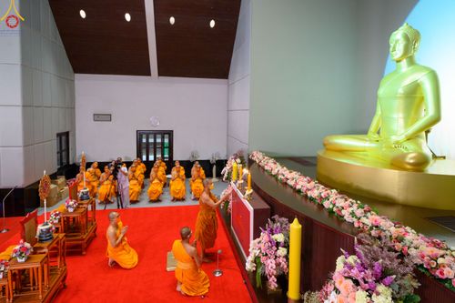 ภาพ No.78573:พิธีต้อนรับสัญญาบัตร พัดยศ ผ้าไตรและถวายมุทิตาสักการะฯ พระครูสิทธิรัตนวิเทศ และ พระครูวิเทศสันติคุณ วันอังคารที่ 28 มีนาคม พ.ศ. 2566 ณ อุโบสถวัดพระธรรมกาย