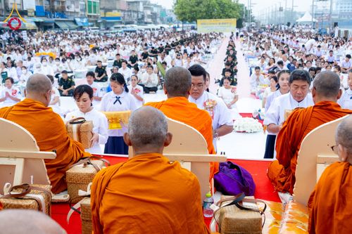 ภาพ No.284672:วันอาทิตย์ที่ 14 ธันวาคม พ.ศ.2568  พิธีทำบุญเมืองสุราษฎร์ธานี 110ปี และพิธีตักบาตรพระสงฆ์ 1,110 รูป  ณ บริเวณริมน้ำวัดกลาง (เก่า) ถนนบ้านดอน ตำบลตลาดใหม่ อำเภอเมือง จังหวัดสุราษฎร์ธานี