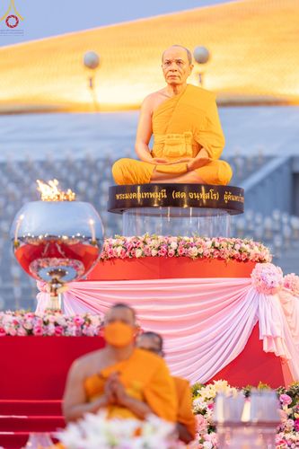 ภาพ No.90136:พิธีปลูกทรัพย์บานชื่น  เนื่องใน 139 ปี วันคล้ายวันเกิดด้วยรูปกายเนื้อ พระมงคลเทพมุนี (สด จนฺทสโร) พระผู้ปราบมาร วันอังคารที่ 10 ตุลาคม พ.ศ. 2566 ณ วัดพระธรรมกาย จ.ปทุมธานี