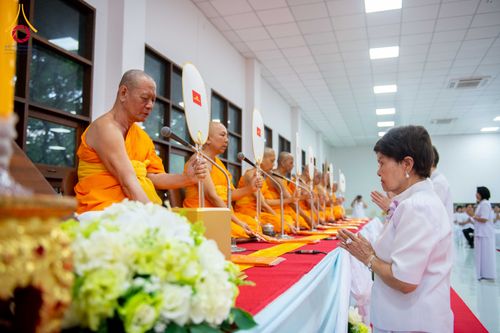 ภาพ No.314471:วันพฤหัสบดีที่ 19 มีนาคม พ.ศ. 2569 พิธีบำเพ็ญกุศล คุณพ่อณรงค์ จินตมากุล โยมบิดา พระครูปลัดรัตนวีรวัฒน์ (รังสฤษดิ์ อิทฺธิจินตโก) ที่ปรึกษาเจ้าคณะจังหวัดปทุมธานี เจ้าอาวาสวัดพระธรรมกาย  ณ ห้องปลูกศรัทธา 2 วัดพระธรรมกาย ปทุมธานี