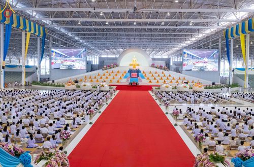 ภาพ No.151252:พิธีบูชาข้าวพระ ในวันอาทิตย์ต้นเดือน วันที่ 1 กันยายน พ.ศ. 2567 ณ สภาธรรมกายสากล วัดพระธรรมกาย