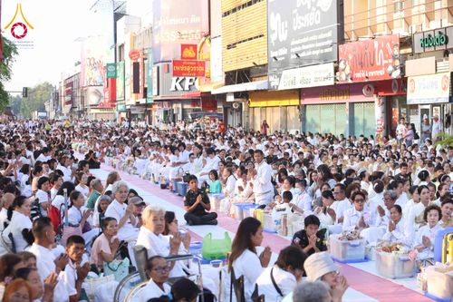 ภาพ No.312795:วันอาทิตย์ที่ 8 มีนาคม พ.ศ.2569 ทำบุญเมืองนครราชสีมา 558 ปี ตักบาตรพระ 10,000 รูป (ภาพชุดที่ 2)