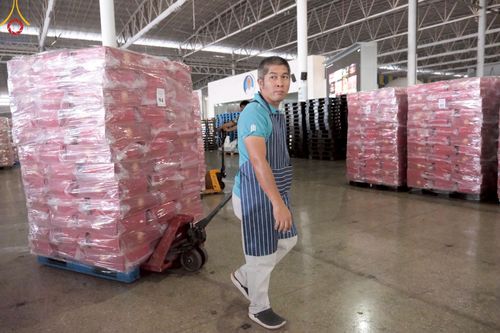 ภาพ No.214422:วันที่ 29 มีนาคม พ.ศ.2568 กิจกรรมใส่ถุงซิปกล่องไทยธรรม เพื่อรักษาความประณีตของกล่องไทยธรรม ในทุกสภาพอากาศ ณ บ้านแก้วเรือนทองคุณยาย วัดพระธรรมกาย