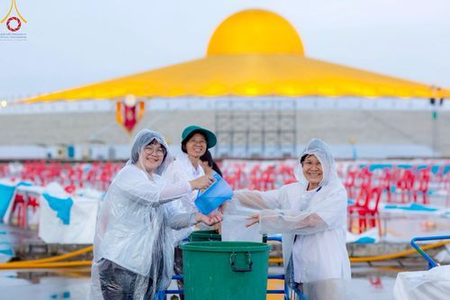 ภาพ No.218711:วันพฤหัสบดีที่ 17 เมษายน พ.ศ. 2568 การเตรียมงานในลานธรรม , สภาธรรมกายสากล , วิหารคด  เพื่องานวันคุ้มครองโลก 22 เมษายน พ.ศ. 2568