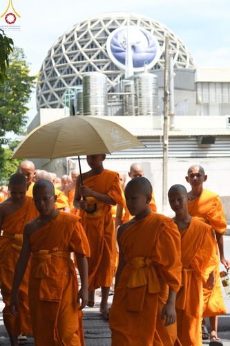 ภาพ No.162221:พิธีถวายภัตตาหารเมนูสวรรค์ เนื่องในวันออกพรรษา (ขึ้น 15 ค่ำ เดือน 11) วันพฤหัสบดีที่ 17 ตุลาคม พ.ศ. 2567 ณ หอฉันคุณยายอาจารย์ฯ วัดพระธรรมกาย