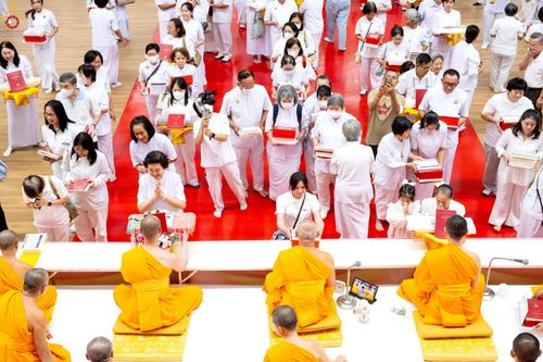 ภาพ No.228408:วันอาทิตย์ที่ 8 มิถุนายน พ.ศ. 2568 พิธีถวายทุนสนับสนุนพระไตรปิฎกฉบับธรรมชัย และอนุรักษ์คัมภีร์โบราณ ณ ห้องแก้วสารพัดนึก 2 วัดพระธรรมกาย