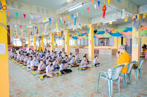ภาพ No.192220:พิธีทอดผ้าป่าทำนุบำรุงศาสนสถาน ณ วัดนราภิรมย์ ตำบลนราภิรมย์ อำเภอบางเลน จังหวัดนครปฐม ในโครงการธรรมยาตรา กตัญญูบูชา มหาปูชนียาจารย์ พระมงคลเทพมุนี(สด จนฺทสโร) พระผู้ปราบมาร อนุสรณ์สถาน 7 แห่ง ปีที่ 13 วันที่ 9 มกราคม พ.ศ. 2568