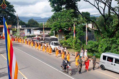 ภาพ No.140773:PhotoStory มหาศรัทธา ธรรมยาตราศรีลังกา EP.4 โครงการสยาม-ลังกา ธรรมยาตรา ฉลองเทศกาลวิสาขบูชาแห่งชาติ ศรีลังกา  บูชาธรรม 80 ปีหลวงพ่อธัมมชโย เส้นทางจาก เมืองดัมบูลลา ไปยัง เมืองมาตะเล  ตั้งแต่วันที่ 17-20 พฤษภาคม พ.ศ. 2567