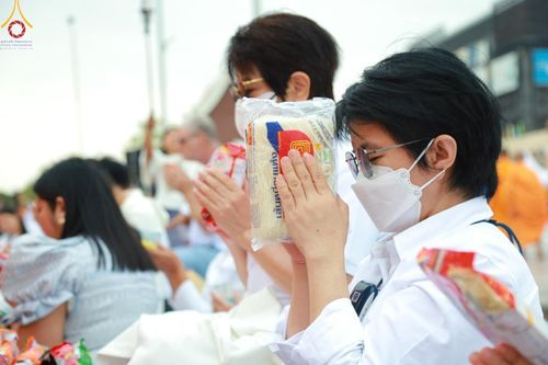 ภาพ No.126132:พิธีทำบุญเมืองนครราชสีมา ฉลอง 556 ปี ตักบาตรพระ 10,000 รูป ในวันเสาร์ที่ 2 มีนาคม พ.ศ.2567 ณ อนุสาวรีย์ท้าวสุรนารี จ.นครราชสีมา จัดโดย คณะสงฆ์จังหวัดนครราชสีมา ร่วมกับสำนักงานจังหวัดนครราชสีมา