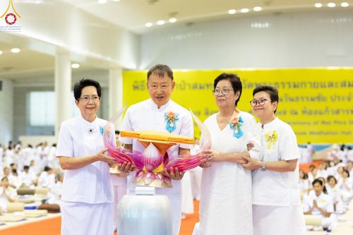 ภาพ No.150185:พิธีทอดผ้าป่าสมทบกฐินวัดพระธรรมกาย และสมทบกฐิน 30,000 วัดทั่วไทย ครั้งที่ 1 เนื่องในวันธรรมชัย 27 สิงหาคม พ.ศ.2567 ณ สภาธรรมกายสากล วัดพระธรรมกาย