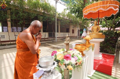 ภาพ No.61159:สามเณรออกบิณฑบาต และกิจกรรมอบรมสามเณร ในโครงการบรรพชาสามเณรฟื้นฟู พระพุทธศาสนาทั่วไทย ณ ศูนย์อบรมที่พักสงฆ์บ้านร่มเย็น จ.นราธิวาส วันที่ 2-15 เมษายน พ.ศ. 2567