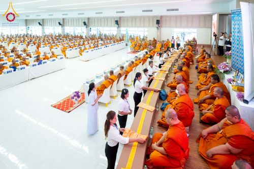 ภาพ No.226011:วันเสาร์ที่ 24 พฤษภาคม พ.ศ. 2568 พิธีถวายสังฆทาน 323 วัด ปีที่ 21 ครั้งที่ 177 พิธีมอบกองทุนหนุนแรงใจช่วยครูใต้ ปีที่ 18 ครั้งที่ 141 และพิธีทำบุญอุทิศส่วนกุศลให้ผู้วายชนม์ ณ ศูนย์ปฏิบัติธรรมภาคใต้ จ.สงขลา