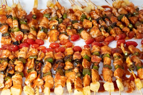 ภาพ No.190554:สาธุชนถวายภัตตาหารเป็นสังฆทาน แด่พระธรรมยาตรา ณ อนุสรณ์สถานมหาวิหารพระมงคลเทพมุนี (โลตัสแลนด์) อ.สองพี่น้อง จ.สุพรรณบุรี ในโครงการธรรมยาตรา กตัญญูบูชา มหาปูชนียาจารย์ พระมงคลเทพมุนี(สด จนฺทสโร) พระผู้ปราบมาร แห่ง ปีที่ 13 วันที่ 7 มกราคม พ.ศ.2568