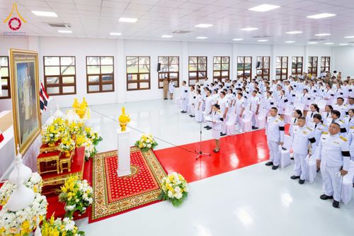 ภาพ No.276103:วันที่ 5 ธันวาคม พ.ศ. 2568 พสกนิกรอำเภอคลองหลวง พร้อมใจบำเพ็ญกุศลอุทิศถวาย “ในหลวงรัชกาลที่ 9” น้อมรำลึกในพระมหากรุณาธิคุณ เนื่องในวันคล้ายวันพระบรมราชสมภพ วันชาติ และวันพ่อแห่งชาติ ณ อาคารปลูกศรัทธา 2 วัดพระธรรมกาย อำเภอคลองหลวง จังหวัดปทุมธานี