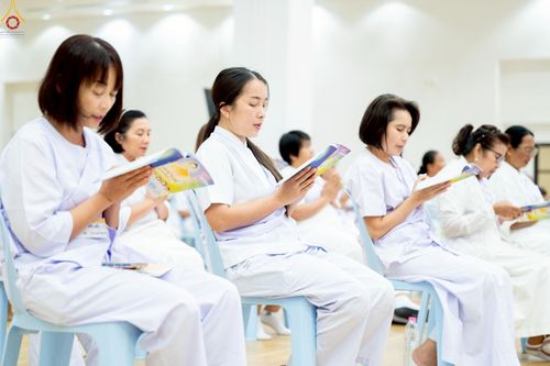 ภาพ No.242811:วันที่ 29-31 สิงหาคม พ.ศ. 2568 องค์กรภาคีเครือข่าย “บวร” (บ้าน-วัด-โรงเรียน-ราชการ) อ.คลองหลวง จัดบวชอุบาสิกาแก้ว ถวายพระราชกุศลแด่สมเด็จพระพันปีหลวง - กตัญญูบูชาแด่ผู้มีพระคุณ