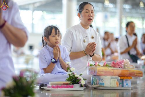 ภาพ No.167581:พิธีตักบาตรและพิธีบูชาข้าวพระ ในวันอาทิตย์ที่ 3 พฤศจิกายน พ.ศ. 2567 ณ วัดพระธรรมกาย