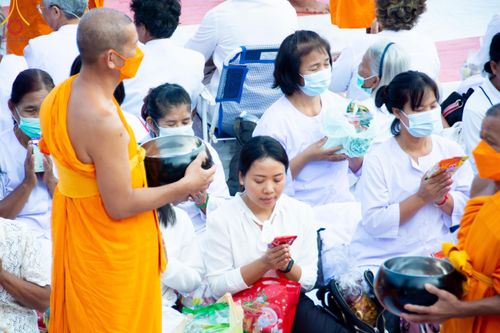 ภาพ No.116129:พิธีตักบาตรพระธรรมยาตรา ณ อนุสรณ์สถานลำดับที่ 4 สถานที่เกิดด้วยกายธรรม วัดโบสถ์(บน) จ.นนทบุรี วันที่ 21 มกราคม พ.ศ. 2567