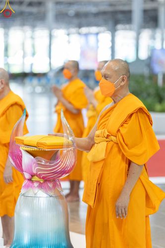 ภาพ No.99878:พิธีทอดผ้าป่า ต้นสมบัติจักรพรรดิ ในวันอาทิตย์ที่ 3 ธันวาคม พ.ศ. 2566 ณ สภาธรรมกายสากล วัดพระธรรมกาย จ.ปทุมธานี