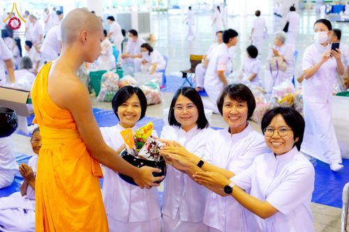 ภาพ No.223430:วันวิสาขบูชา วันอาทิตย์ที่ 11 พฤษภาคม พ.ศ. 2568 พิธีตักบาตร และปฎิบัติธรรม ณ สภาธรรมกายสากล วัดพระธรรมกาย