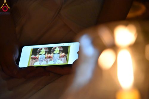 ภาพ No.107206:พิธีจุดประทีปถวายเป็นพุทธบูชา และบูชาธรรมมหาปูชนียาจารย์ ในโครงการธรรมยาตรากตัญญูบูชา มหาปูชนียาจารย์ พระมงคลเทพมุนี(สด จนฺทสโร) พระผู้ปราบมาร  อนุสรณ์สถาน 7 แห่ง ปีที่ 12  วันที่ 6 มกราคม พ.ศ. 2567 ณ อนุสรณ์สถานมหาวิหารพระมงคลเทพมุนี อ.สองพี่น้อง จ.สุพร