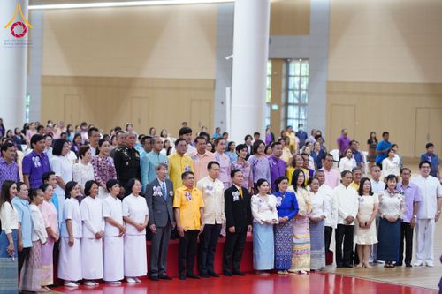 ภาพ No.196134:ผู้ว่าปทุมฯ เปิดงานวันครู ครั้งที่ 69 พ.ศ. 2568 จังหวัดปทุมธานี “เรียนดี มีความสุข : ครูไทยร่วมใจปฏิวัติการศึกษา เด็กฉลาดคิด ฉลาดทำ” ณ วัดพระธรรมกาย - รวมใจระลึกถึงพระคุณบูรพาจารย์ ยกย่องเชิดชูเกียรติผู้ประกอบวิชาชีพทางการศึกษาที่ประกอบคุณงามความดี 