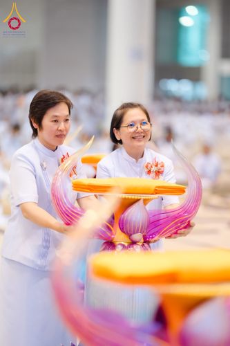 ภาพ No.134392:พิธีทอดผ้าป่าสมทบ มหาสังฆทาน 10,000 วัด ทั่วไทย วันอาทิตย์ต้นเดือนที่ 7 เมษายน พ.ศ.2567 ณ ห้องแก้วสารพัดนึก 1 สภาธรรมกายสากล  วัดพระธรรมกาย จ.ปทุมธานี