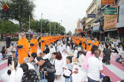 ภาพ No.210366:วันอาทิตย์ที่ 9 มีนาคม พ.ศ. 2568 พ่อเมืองโคราชจัดตักบาตรพระหมื่น ทำบุญเมือง 557 ปี