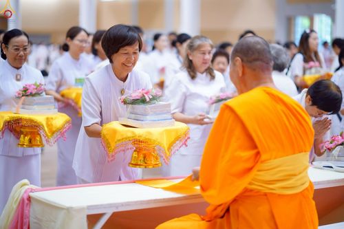 ภาพ No.225435:วันอาทิตย์ที่ 18 พฤษภาคม พ.ศ. 2568 พิธีร่วมบุญการศึกษา พระภิกษุ สามเณร ณ ห้องแก้วสารพัดนึก 2 วัดพระธรรมกาย