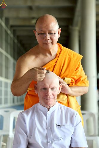 ภาพ No.230867:วันที่ 28 มิถุนายน พ.ศ. 2568 พิธีตัดปอยผมและปลงผม โครงการบวชพระนานาชาติ AEC & WAB รุ่นที่ 9 ณ วิหารคด 2 วัดพระธรรมกาย